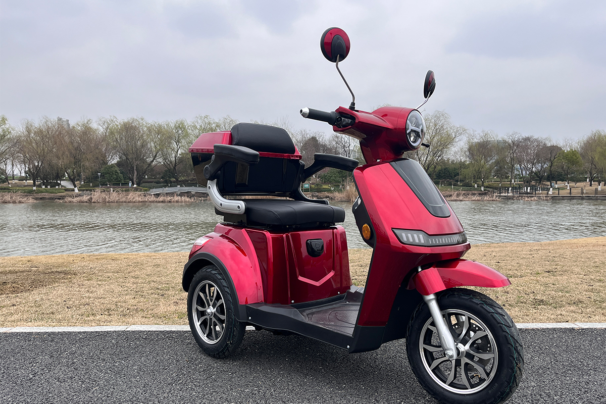 3 wheel mobility scooter2.jpg